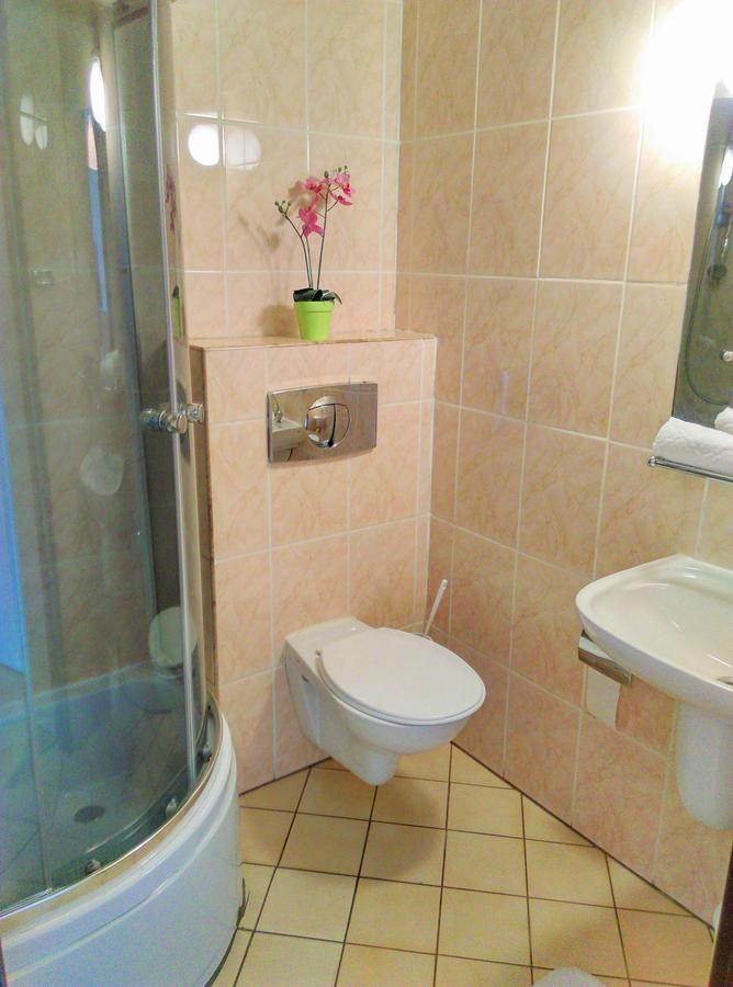 Motel Rezydent Wrocław Buitenkant foto